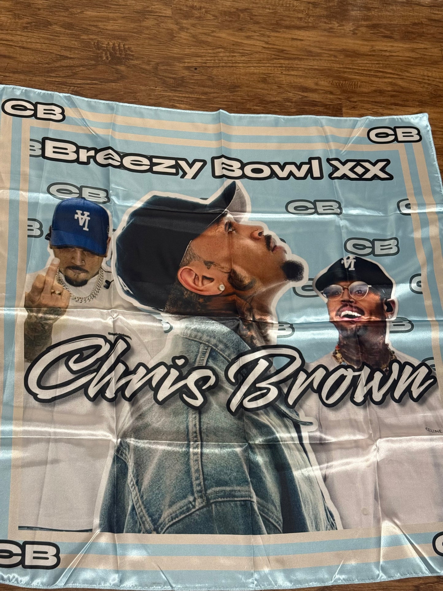 Chris Brown-Breezy Bowl scarf light blue